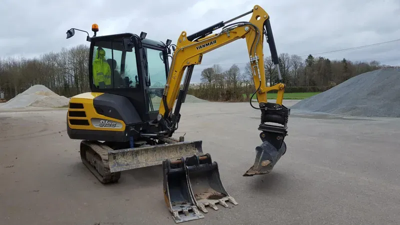 Pelle à chenilles souples de 12 tonnes avec Rototilt