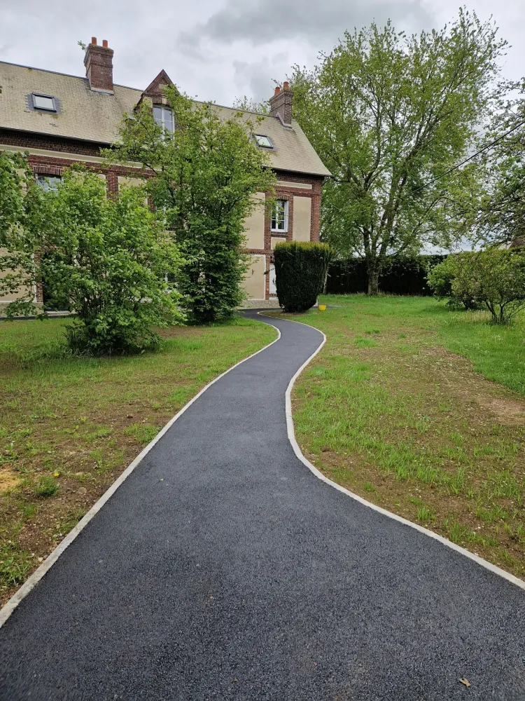 Création d'allée piétonne en enrobé - après