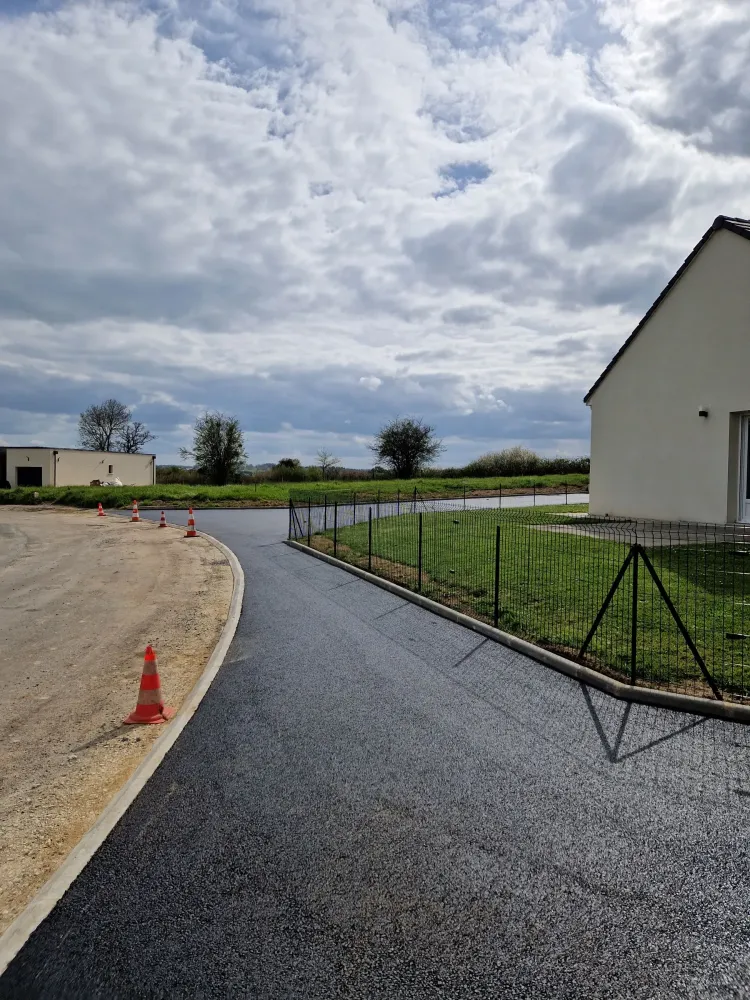 Réalisation d'une voirie d'accès avec bordures